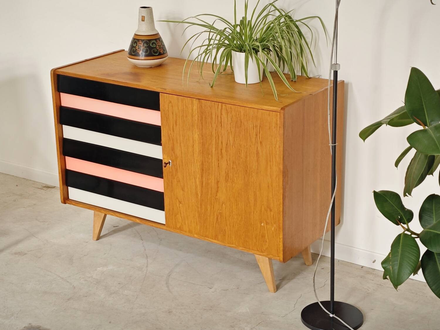 U 458 pink and grey sideboard by Jiri Jiroutek for Interier Praha 1960