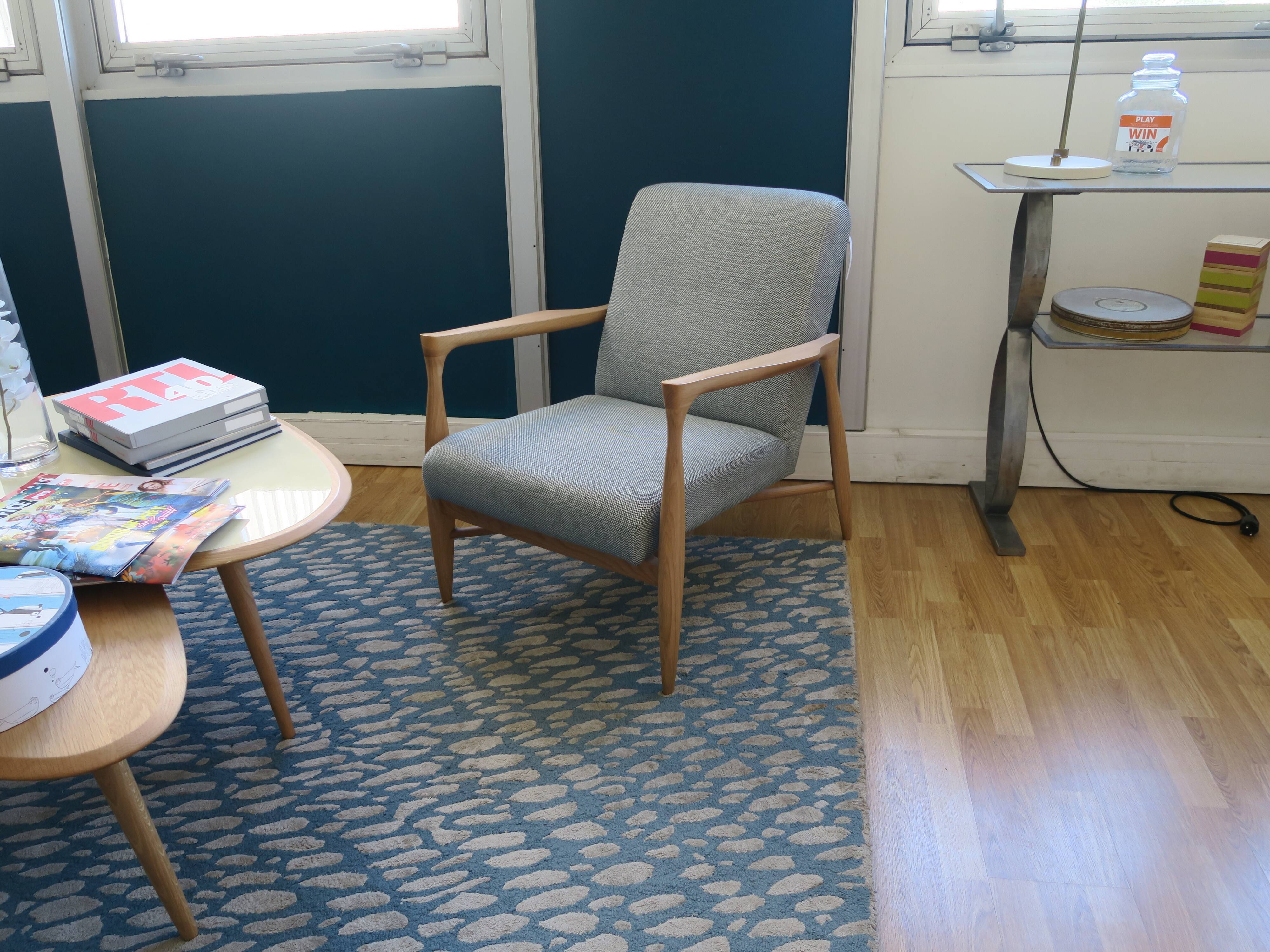 Floating zag celadon Red Edition chair