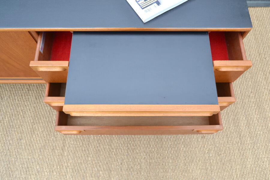 Enfilade par McIntosh – plateau noir * 200 cm