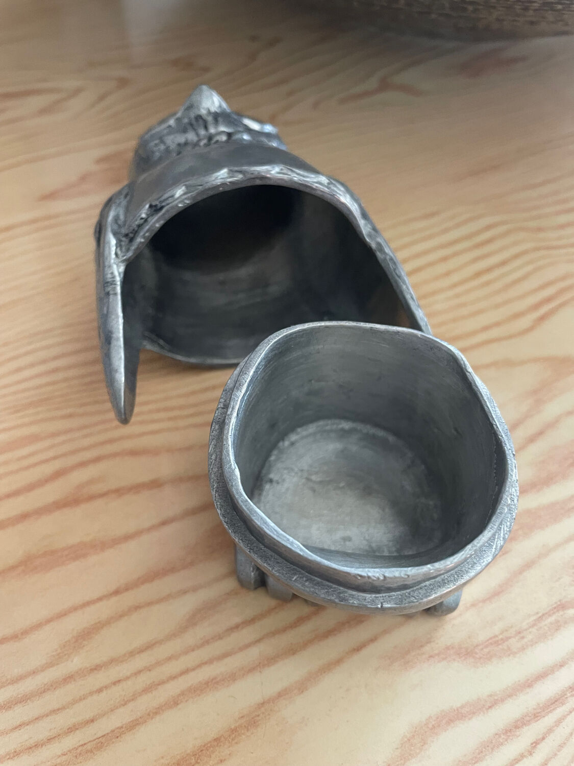 Nice box, tin owls from La Fontaine.