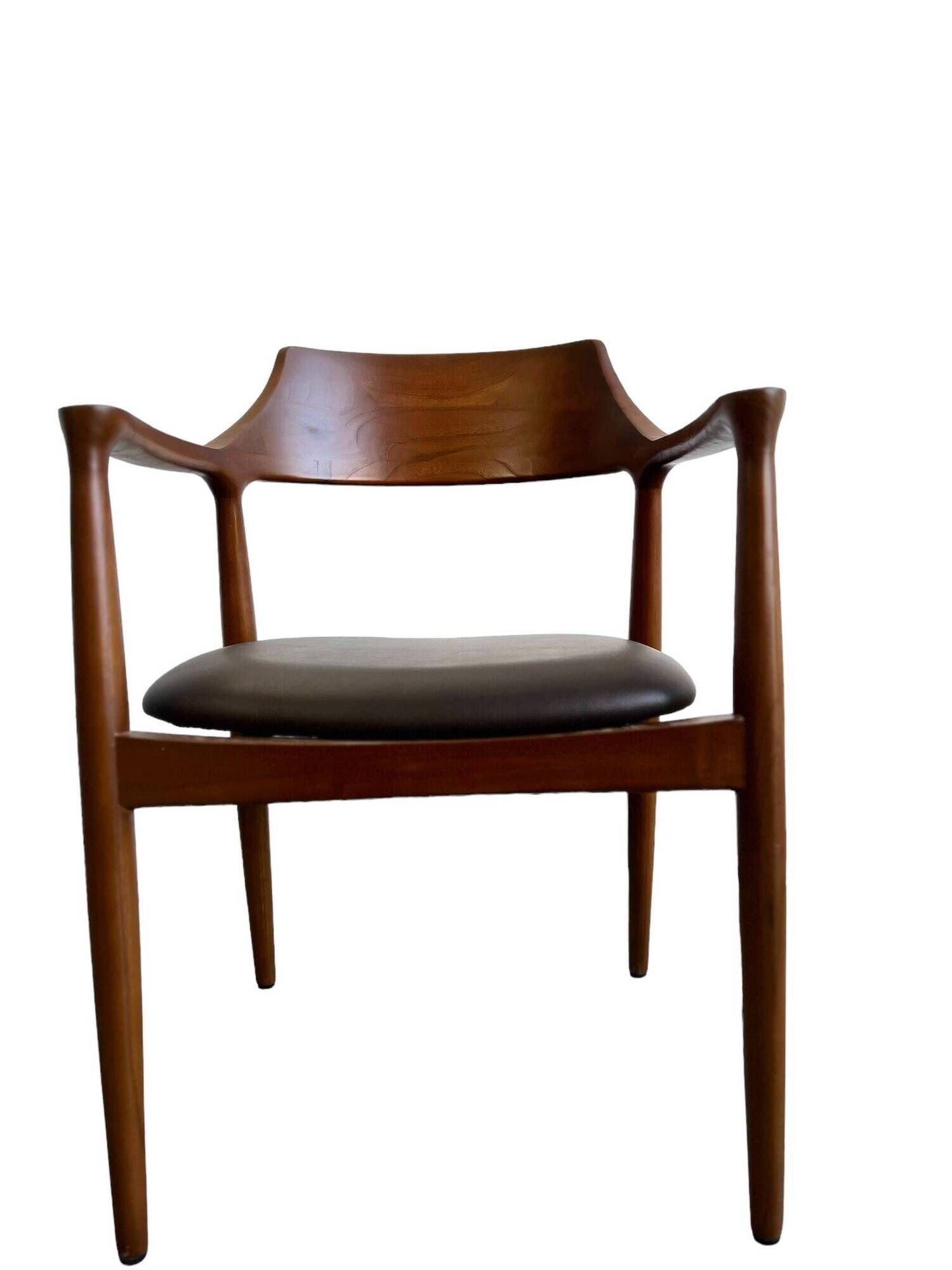 CURVED WOODEN DINING CHAIR WITH BROWN LEATHER SEAT