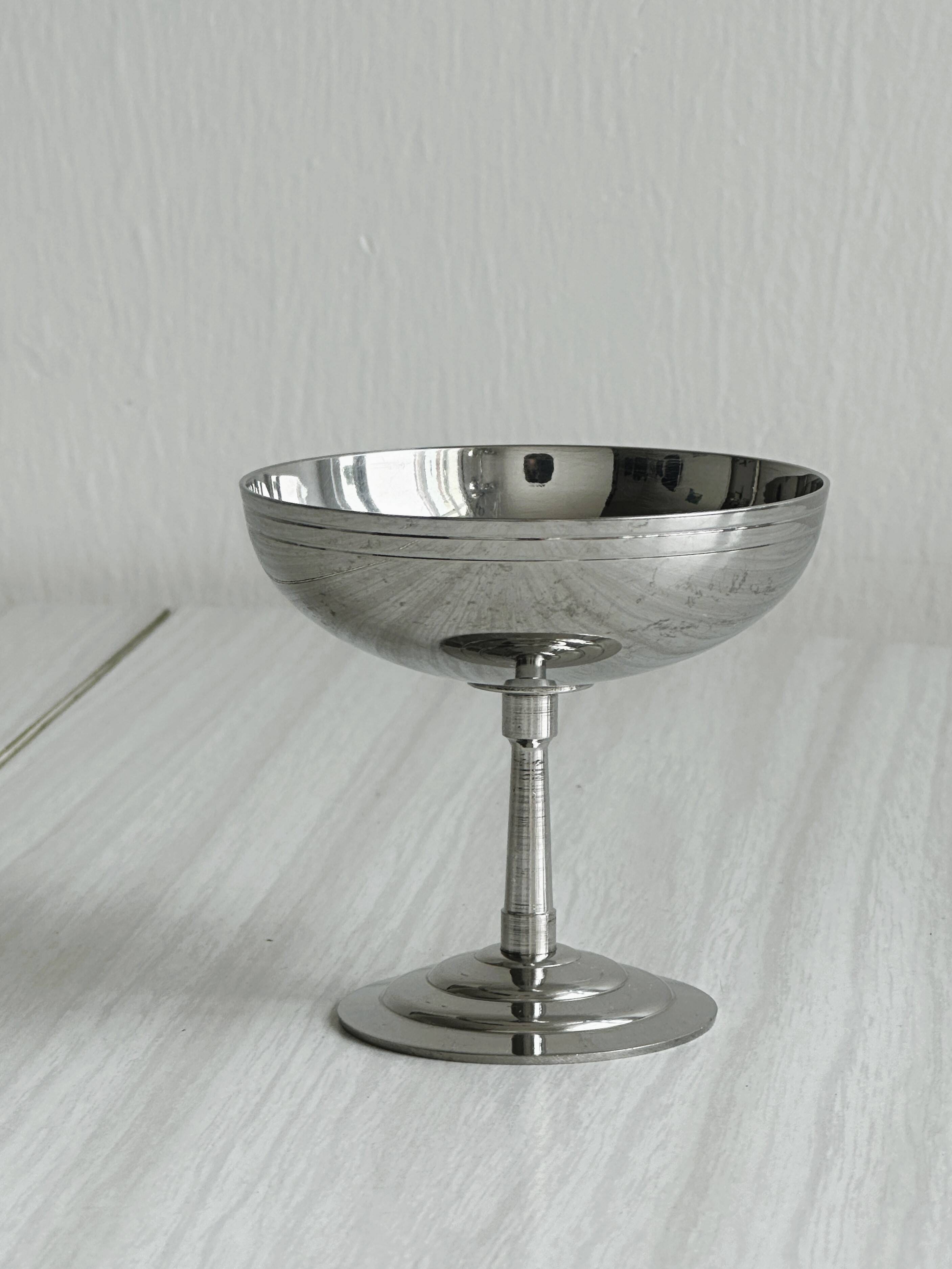 6 Letang Remy shiny stainless steel footed bowls.