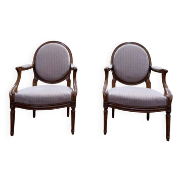 Paire de fauteuils cabriolets Louis XVI dossier médaillon