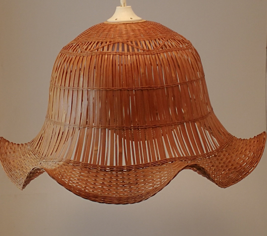 Suspension en rotin vintage forme tulipe