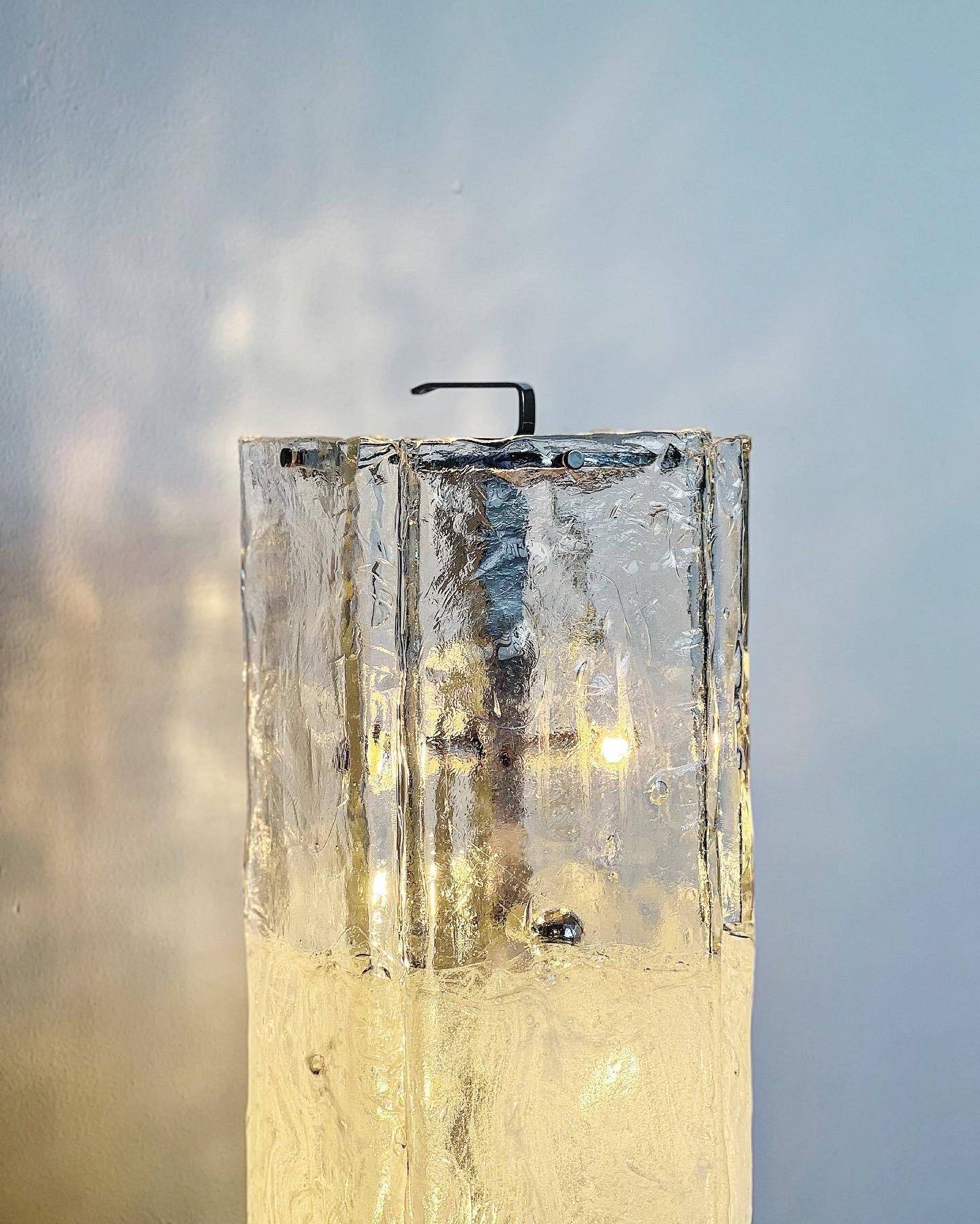 Lampadaire  vintage des années 1960, style Mazzega, en verre de Murano et métal chromé.