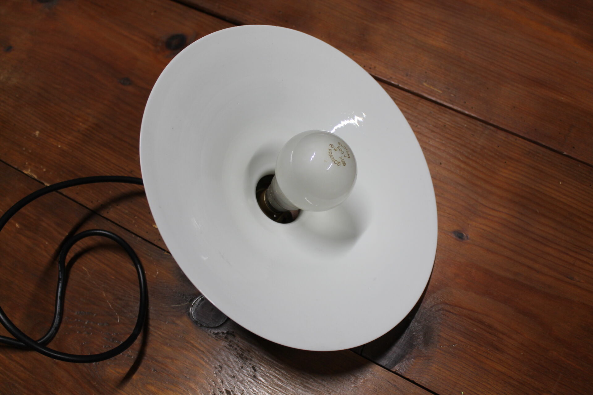 White opaline suspension