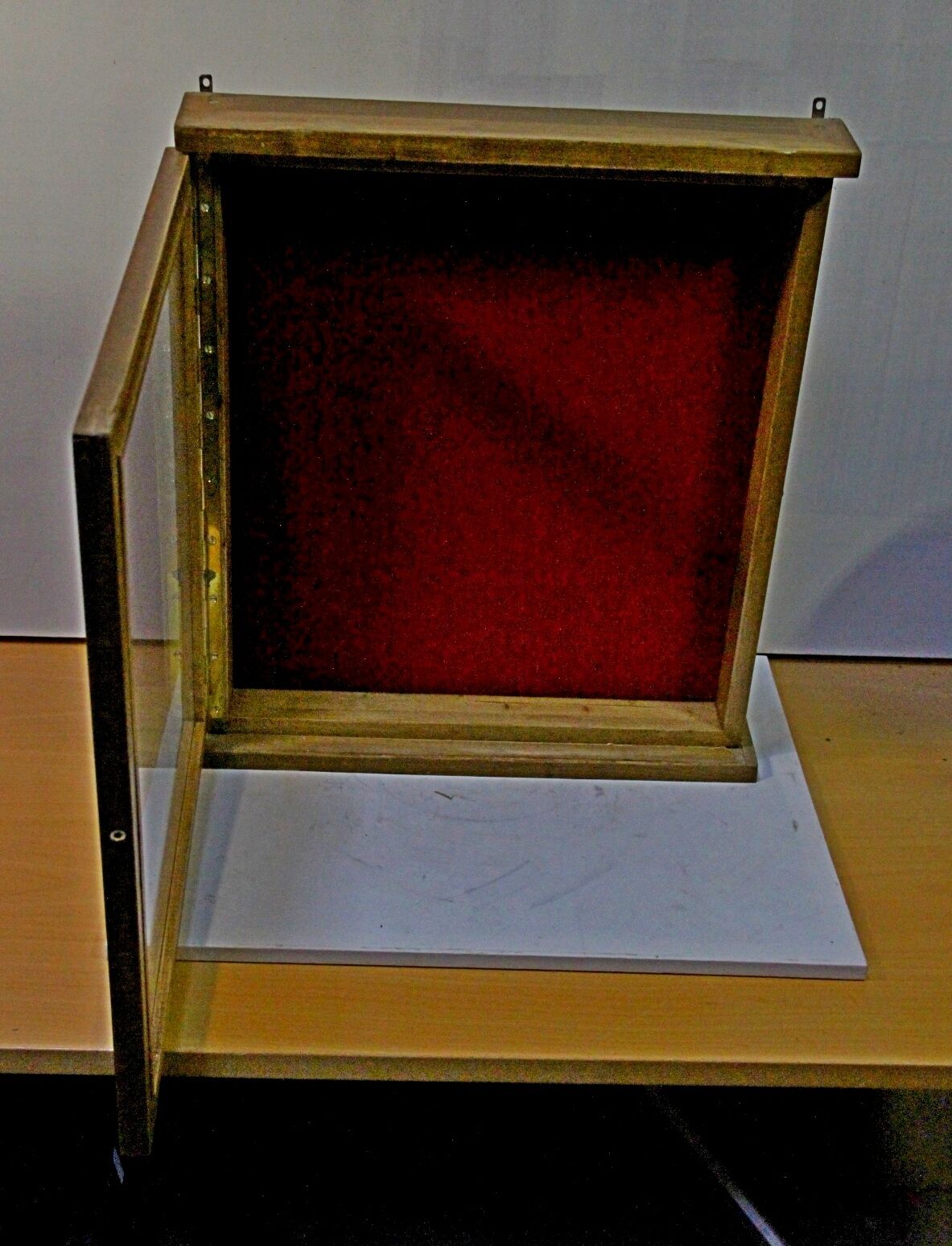 Vitrine à suspendre