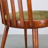 Ensemble de quatre chaises de salle à manger Šuman en hêtre, style milieu du siècle, datant des années 1960, avec revêtement restauré.