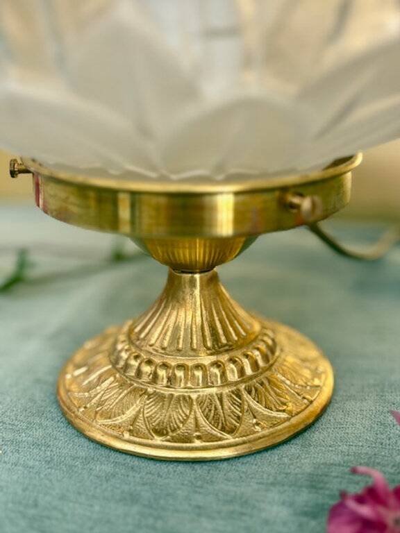 Art Deco lamp with floral patterns
