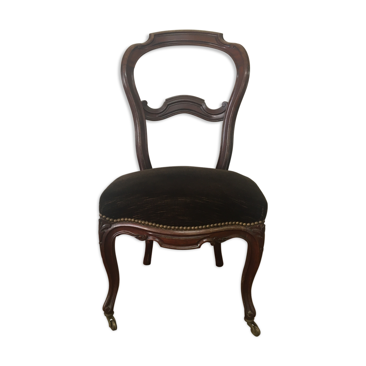 Chaise de style à roulettes