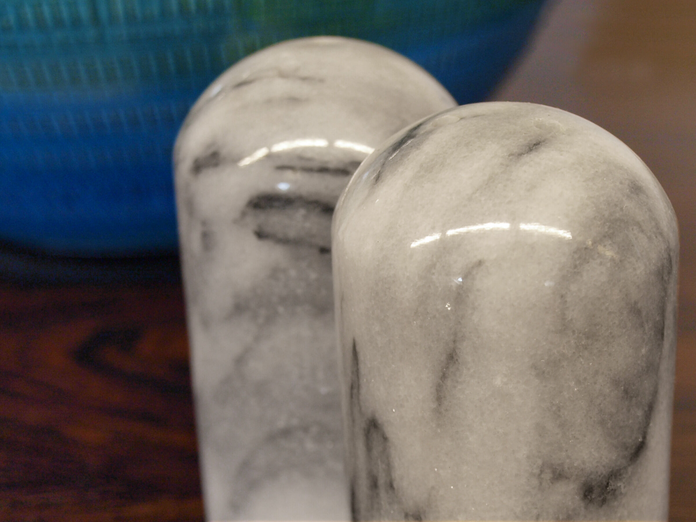 Salt and pepper shaker in Carrara marble