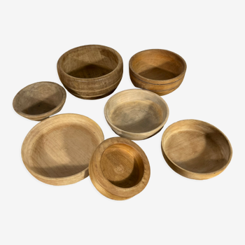 Series of 7 wooden pots