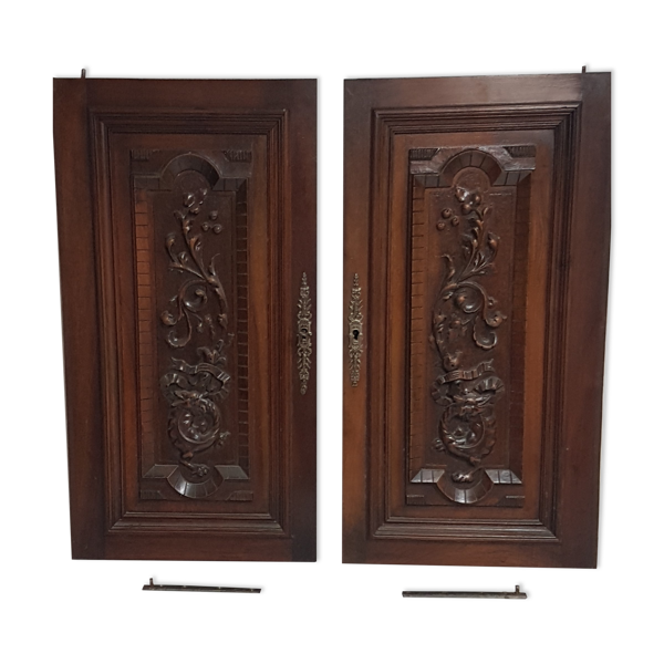 Porte d'un ancien  buffet de style Louis XIII