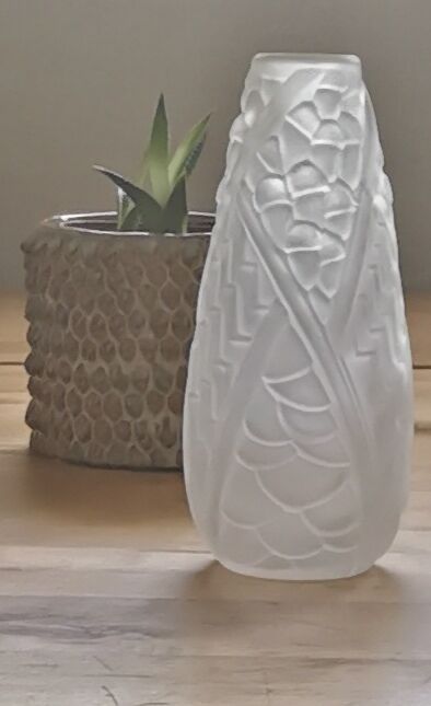 Vase art deco pressed glass