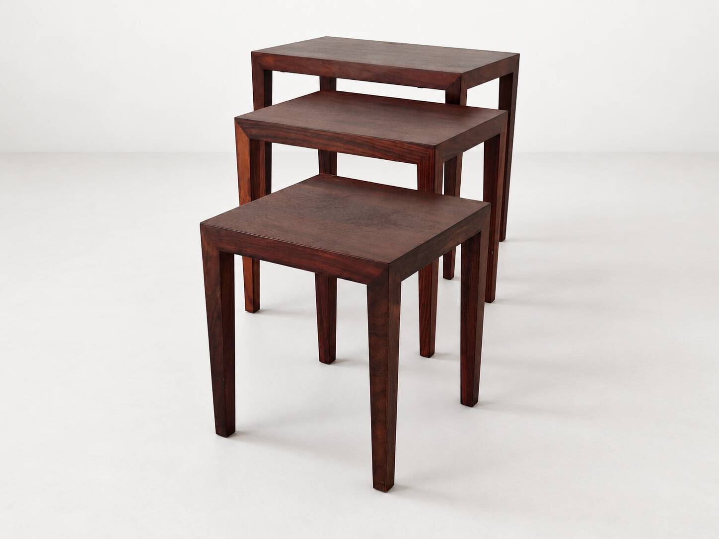 Tables gigognes en palissandre par Severin Hansen, Haslev Møbelsnedker Danemark années 60.