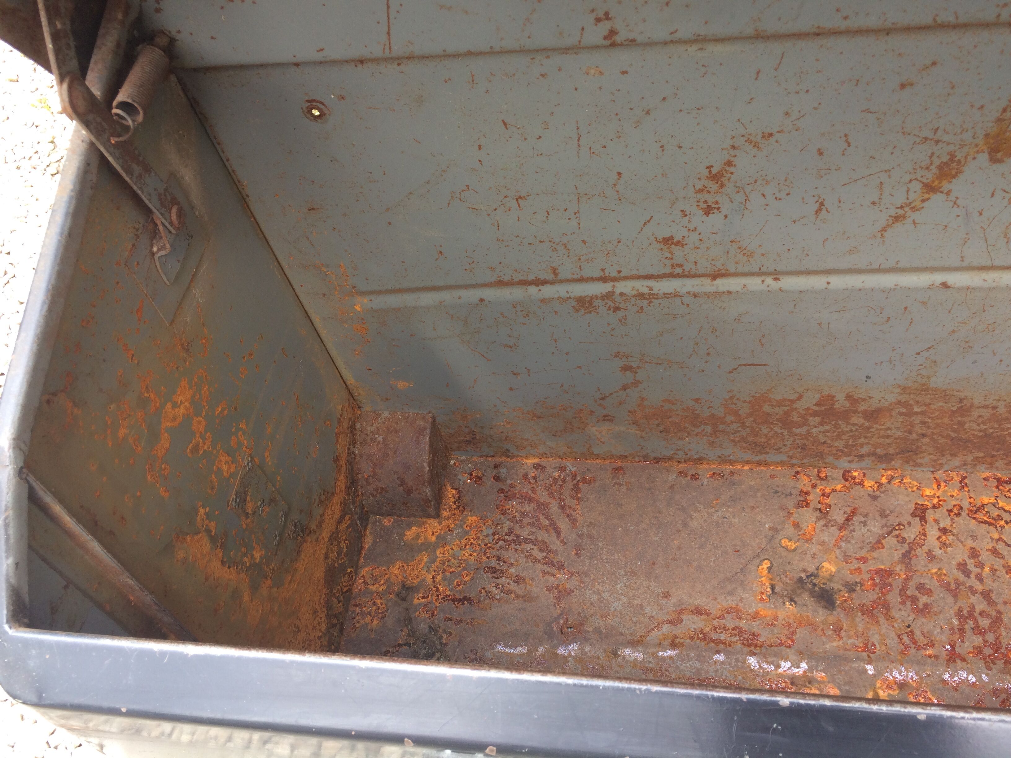 Old car back trunk most certainly from the 1930s