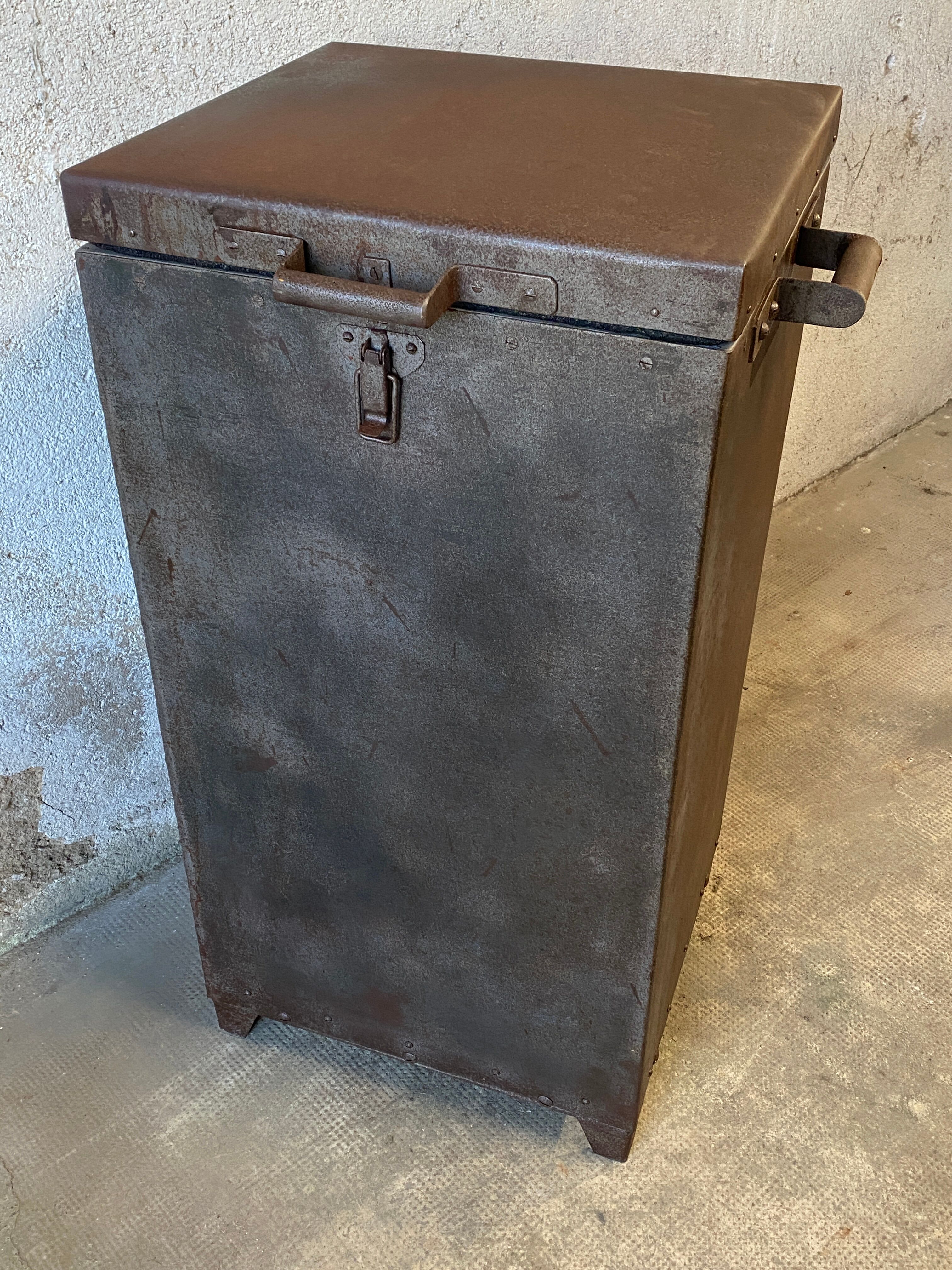 Old 1950 metal cooler