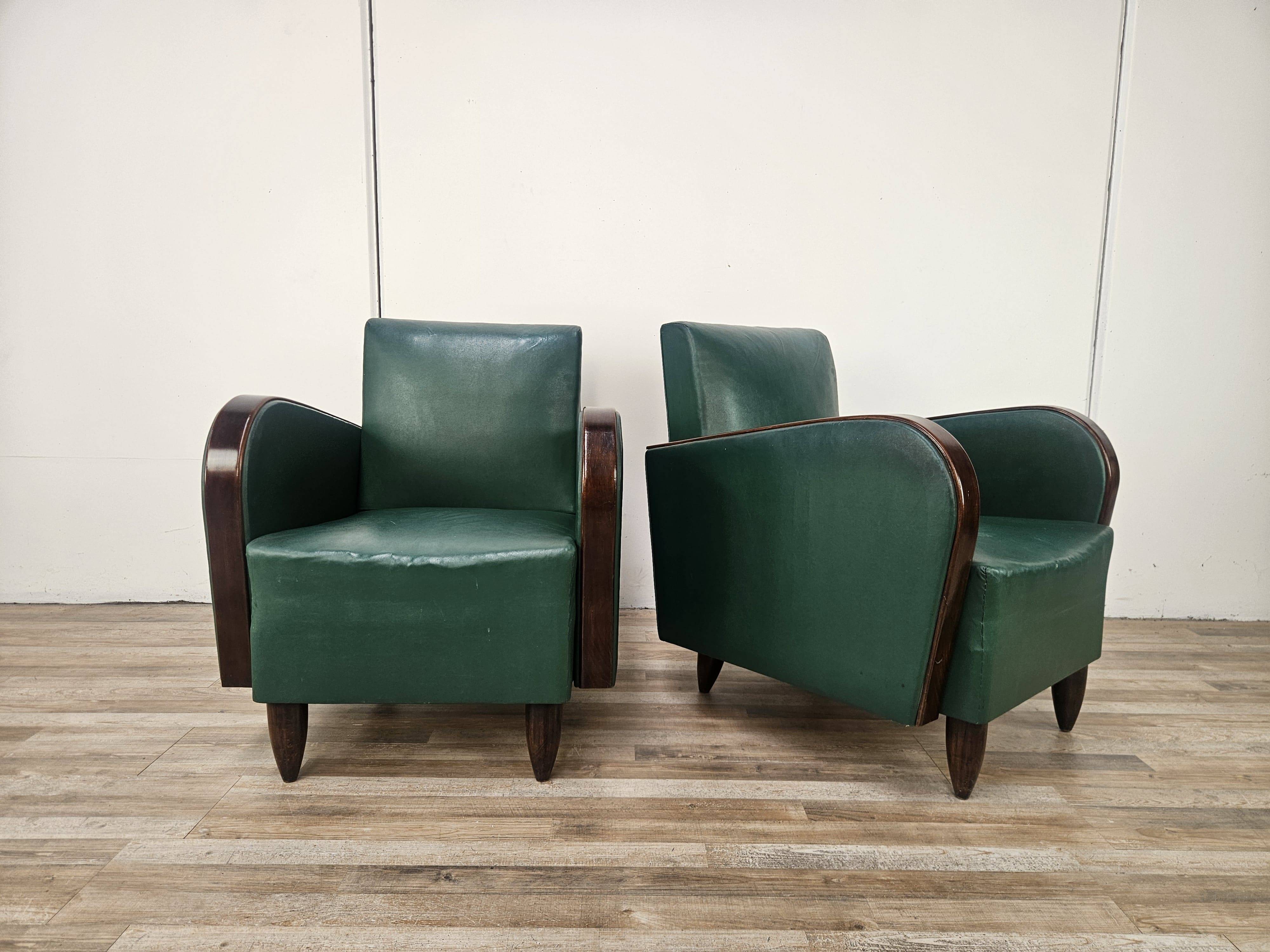 Pair of Art Decò armchairs in walnut and green leather, 1940