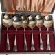 Art de la table, six cuillères à glace métal argenté anglais vers 1930