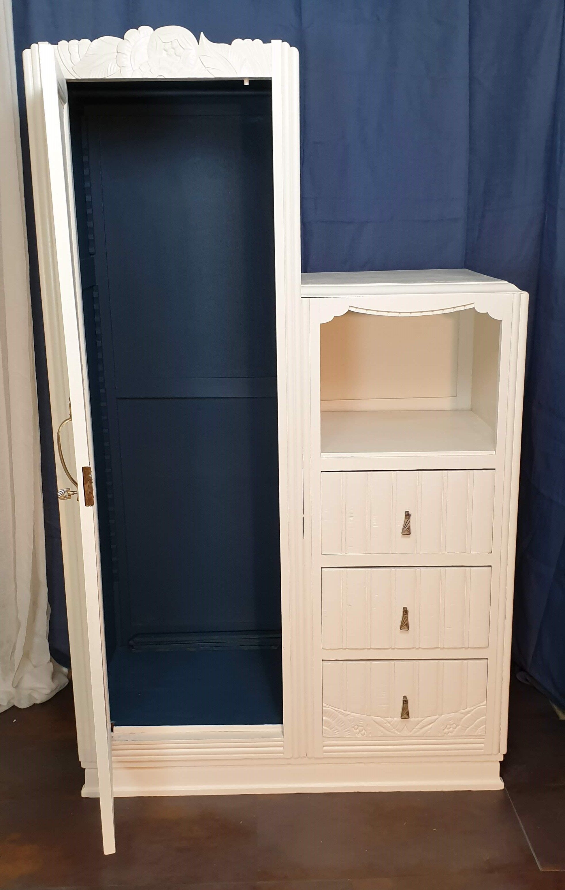 Asymmetrical cabinet