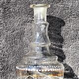 Enamelled decanter with its cap