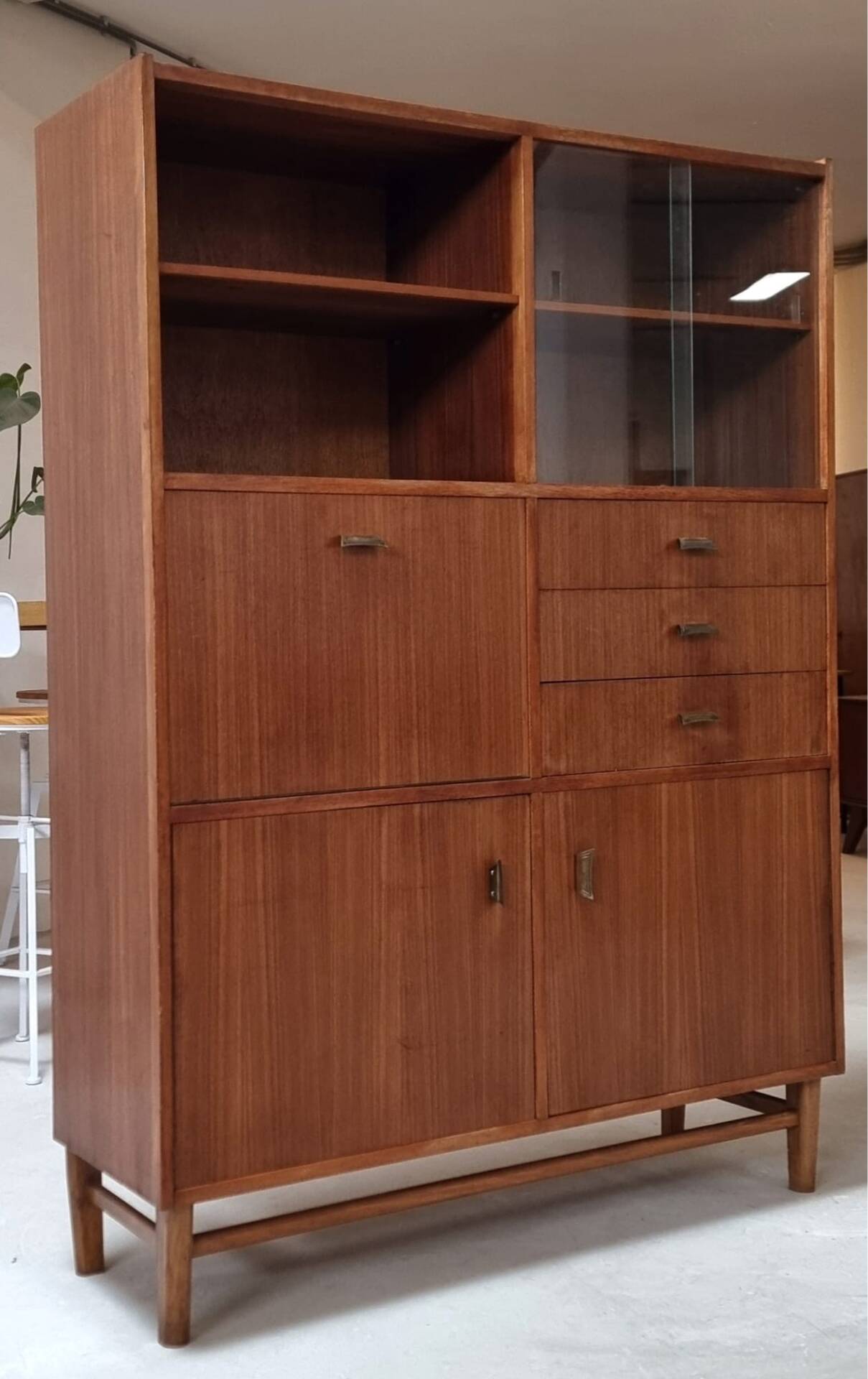Highboard du milieu du siècle