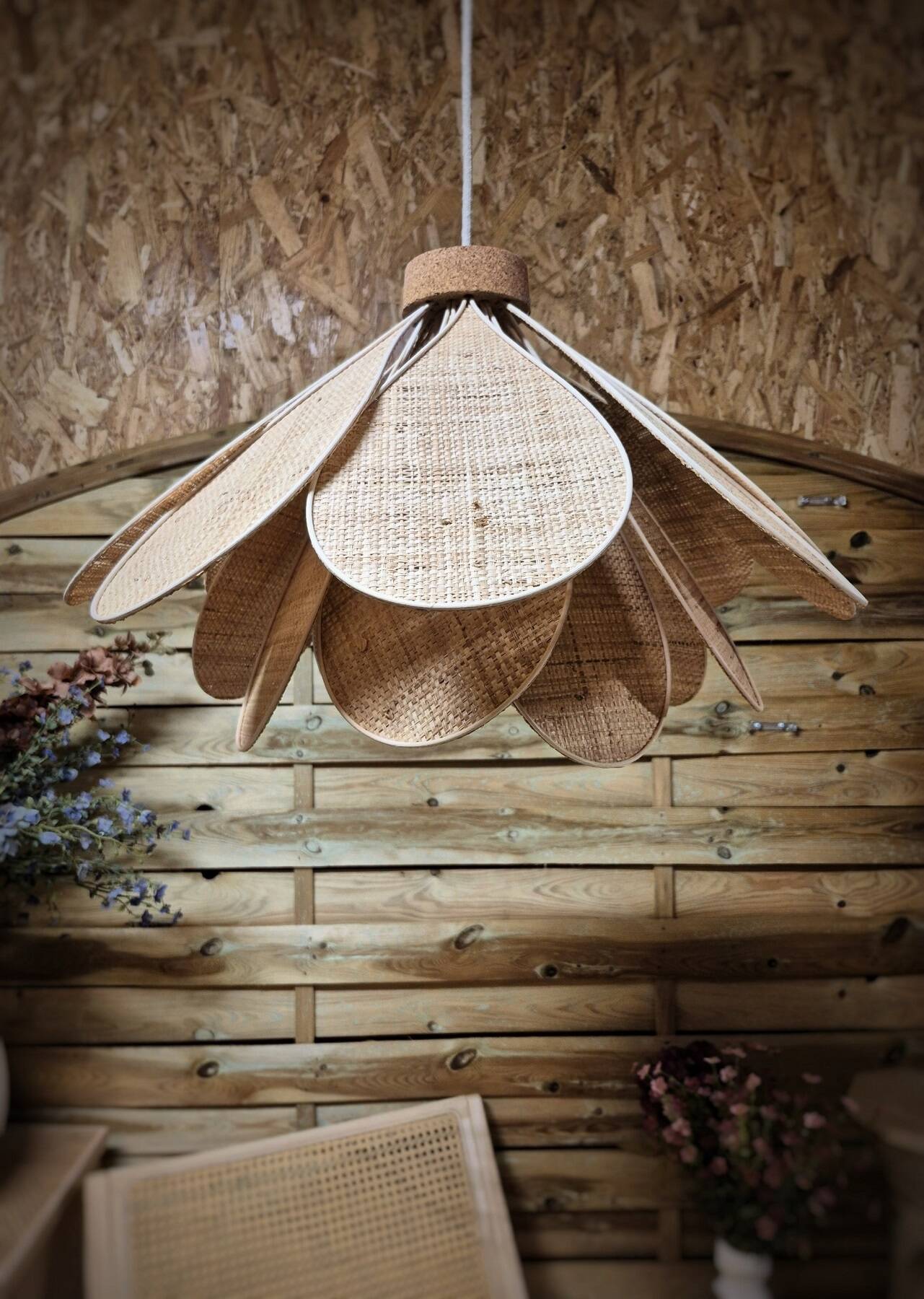 Iris flower pendant – 16 petals made of rattan and raffia