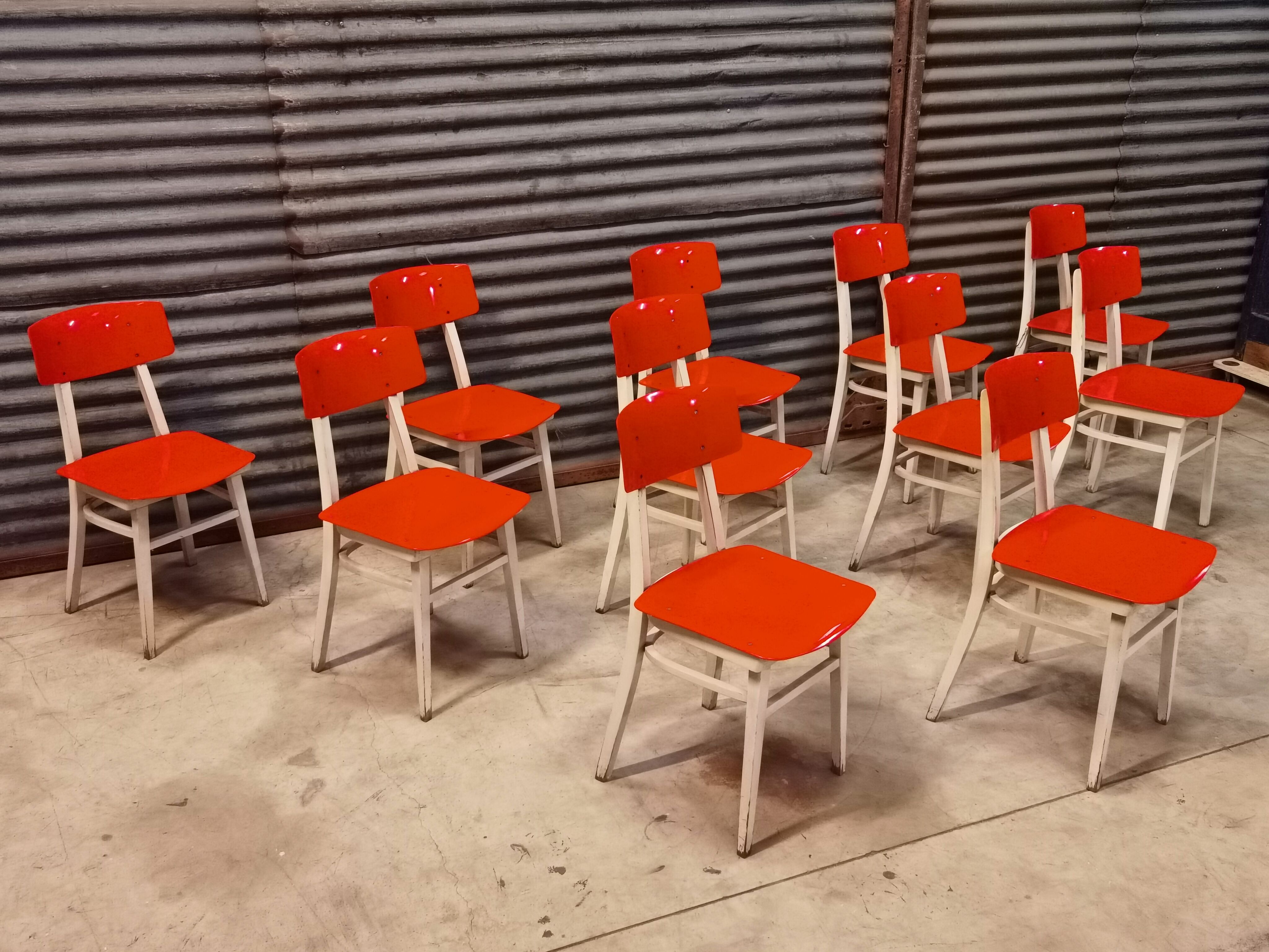 Lot de 11 chaises Ton