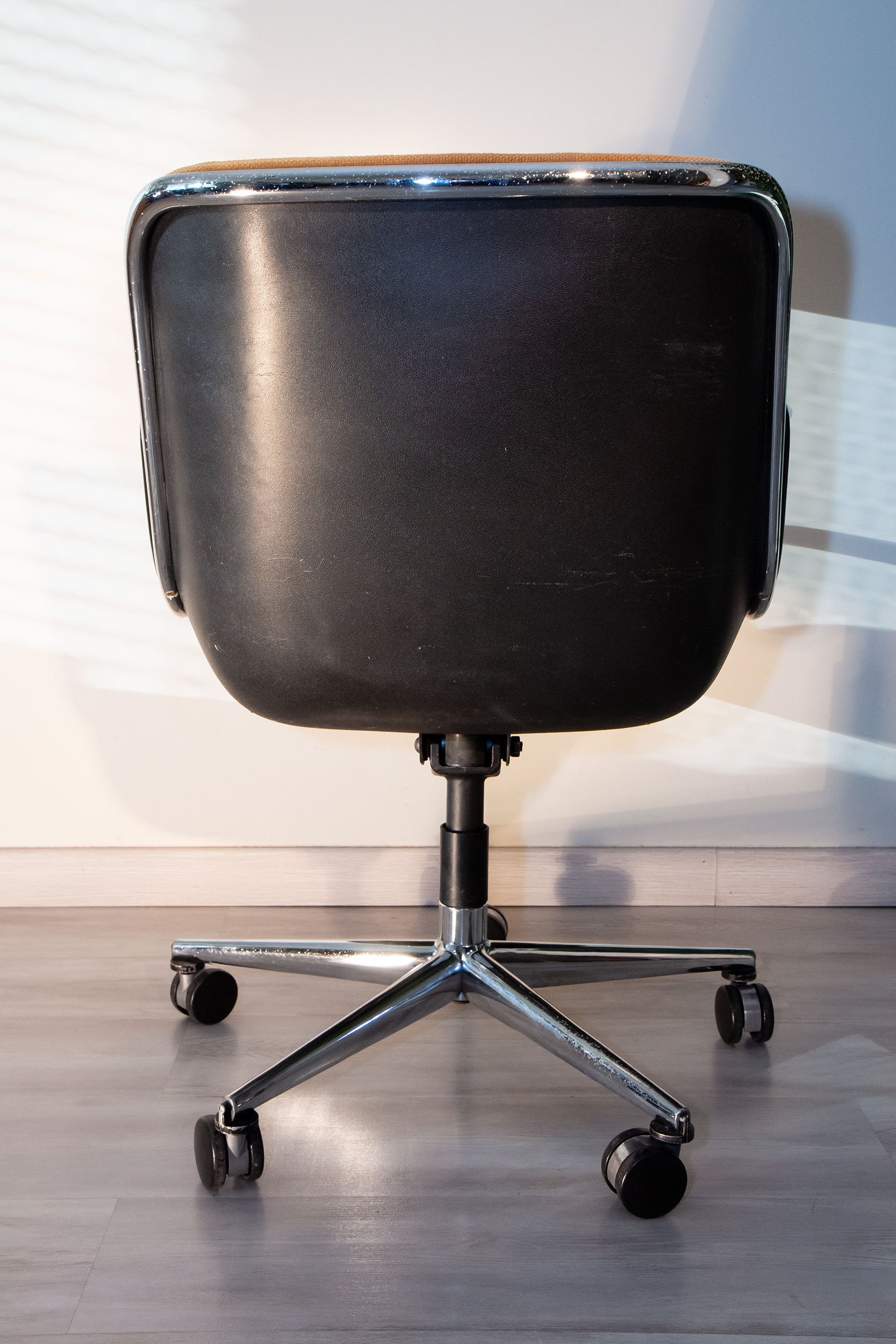 Executive Chair by Charles Pollock for Knoll International