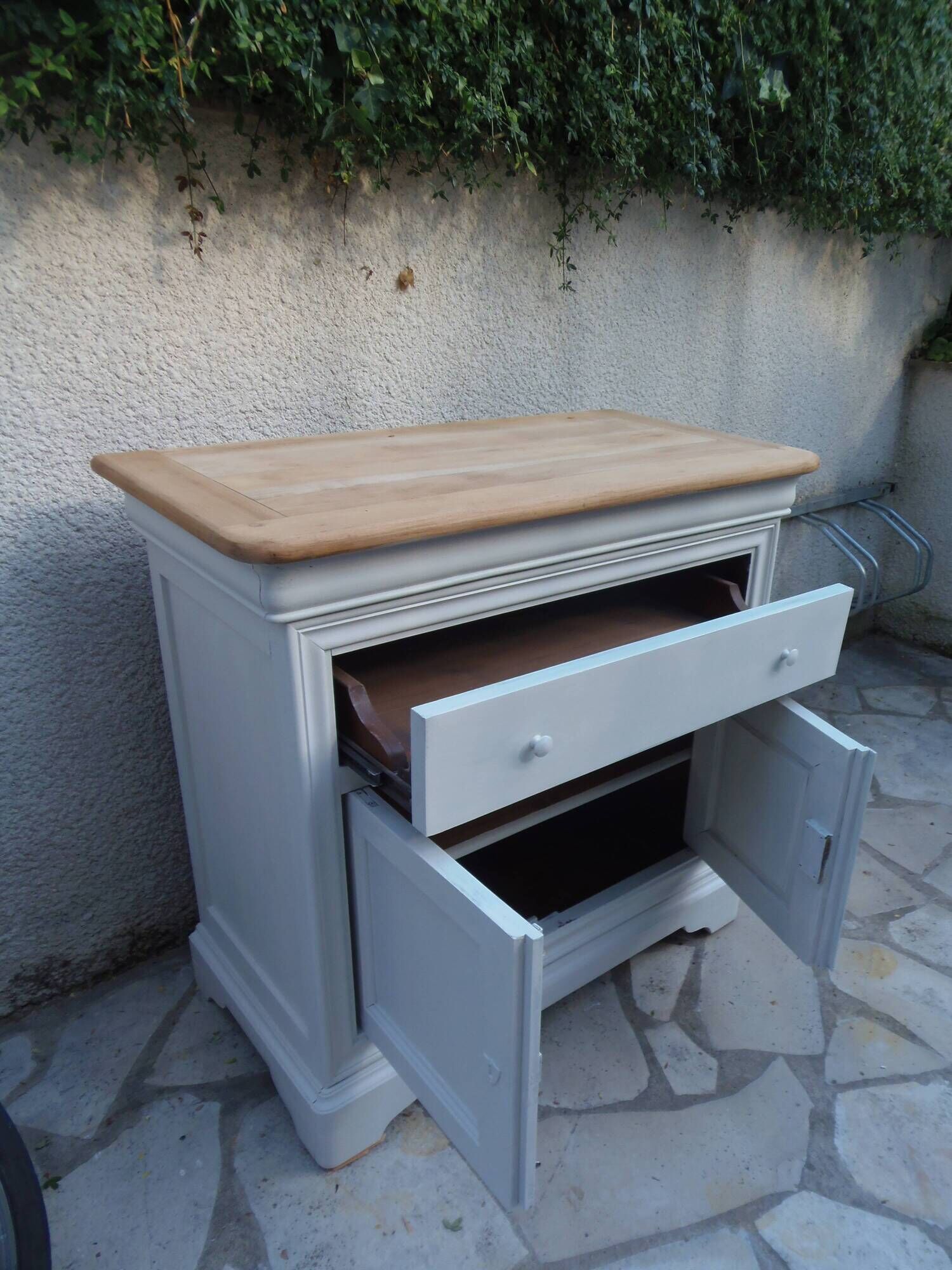 Buffet style Louis-Philippe in cherry wood – pearl grey & natural wood.