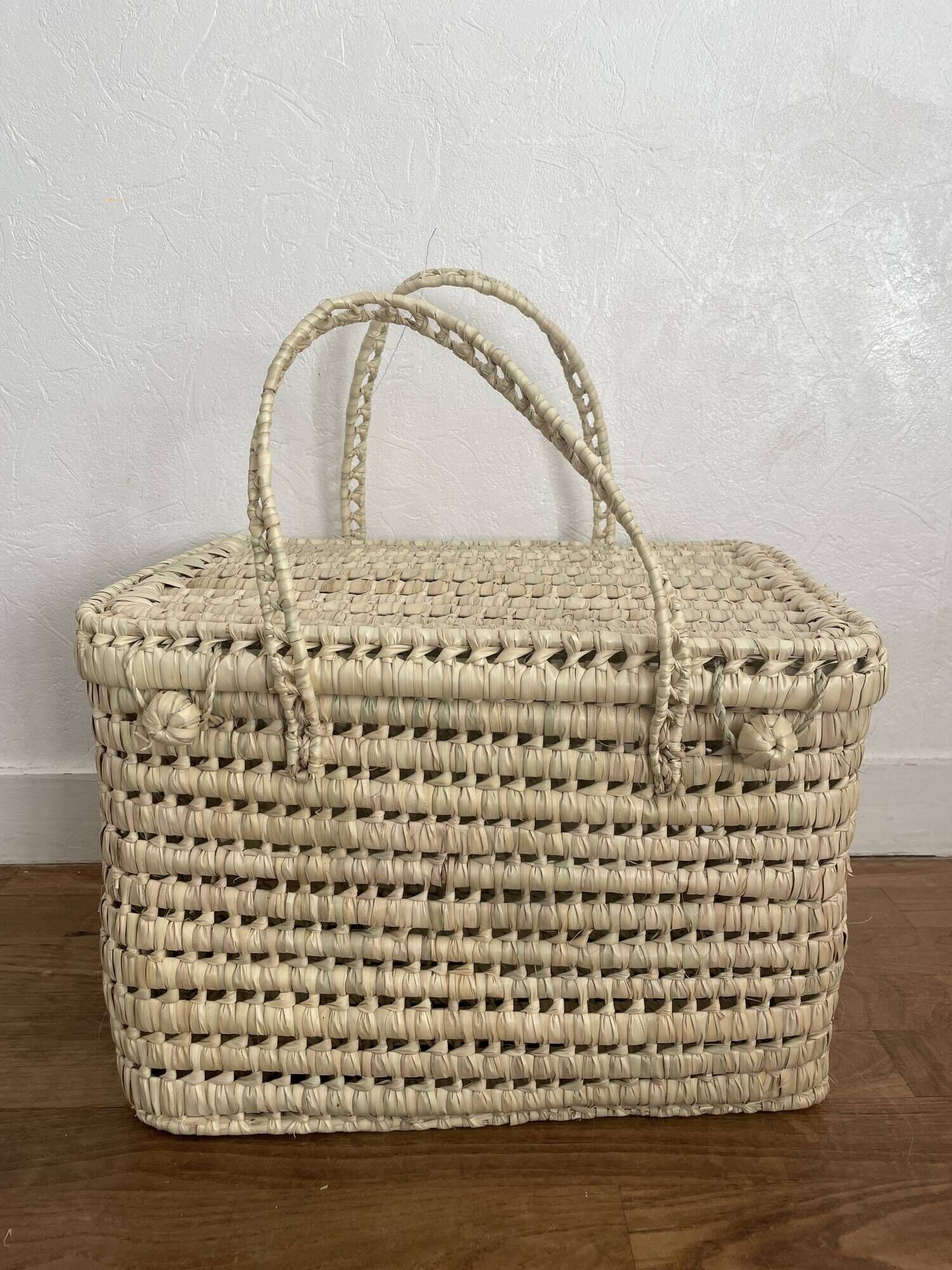 Storage chest trunk in woven doum natural fibers