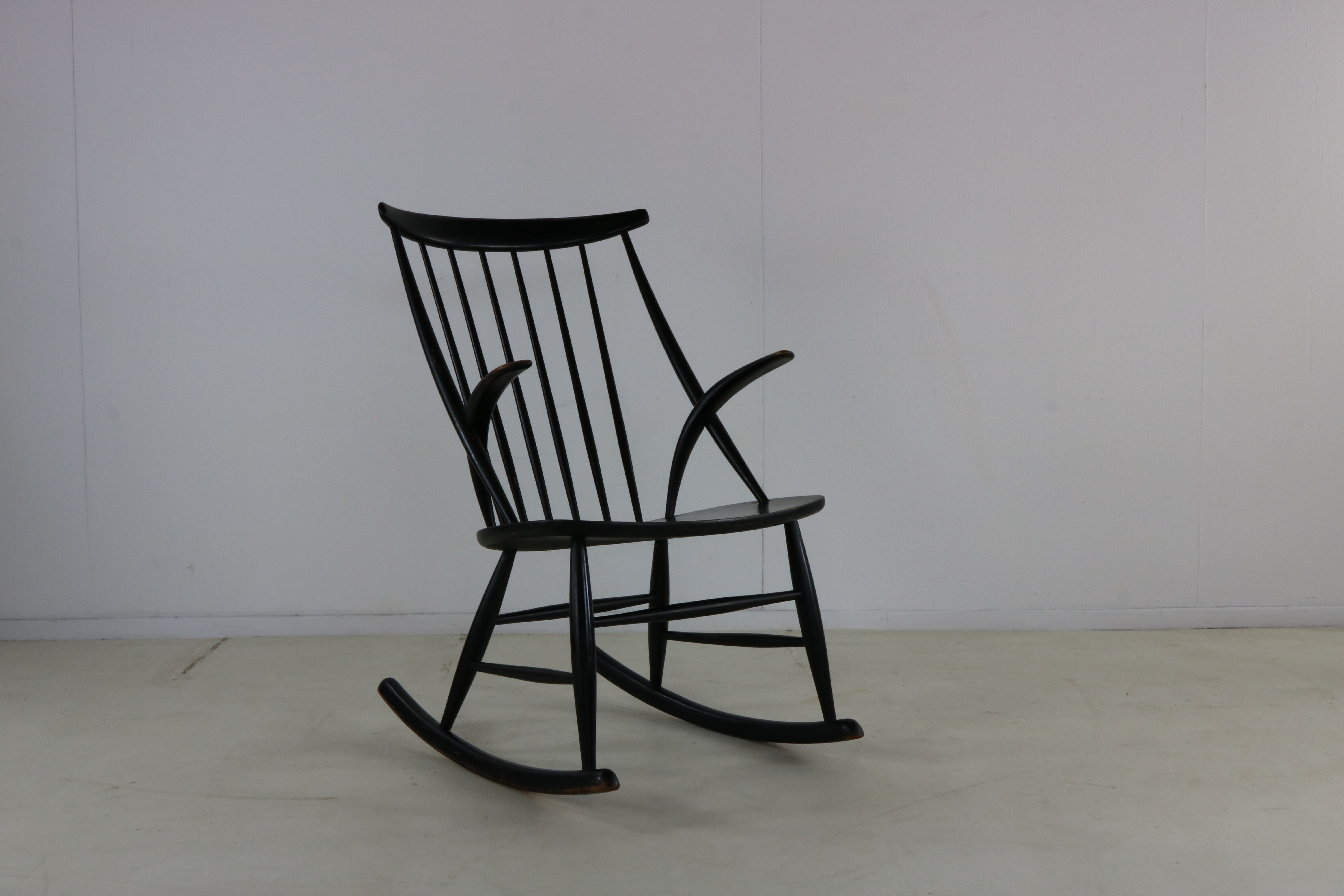 Danish design rocking chair by Illum Wikkelsø for Niels Eilersen