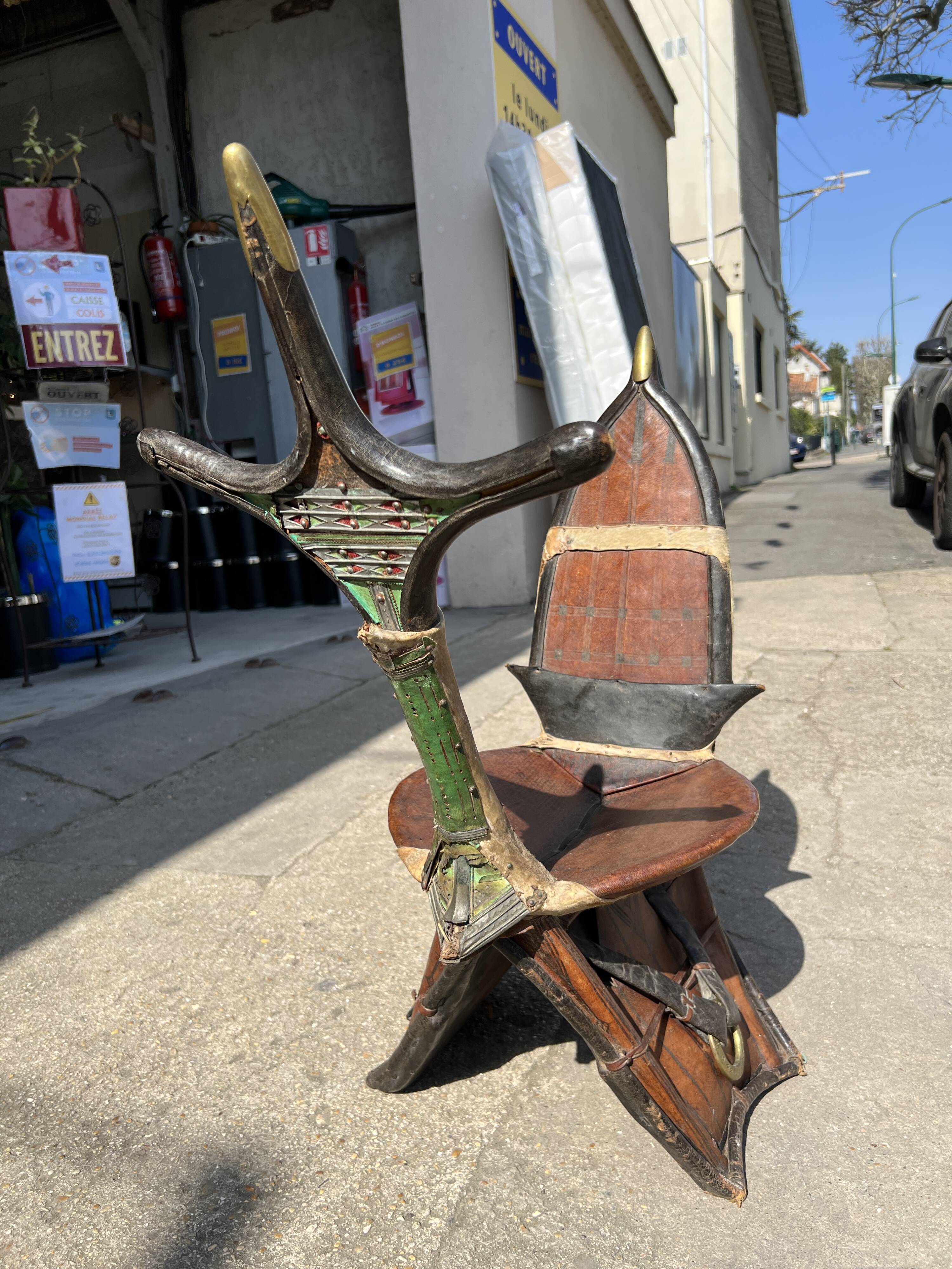 Rhala touareg, selle de dromadaire en cuir fin XIXe