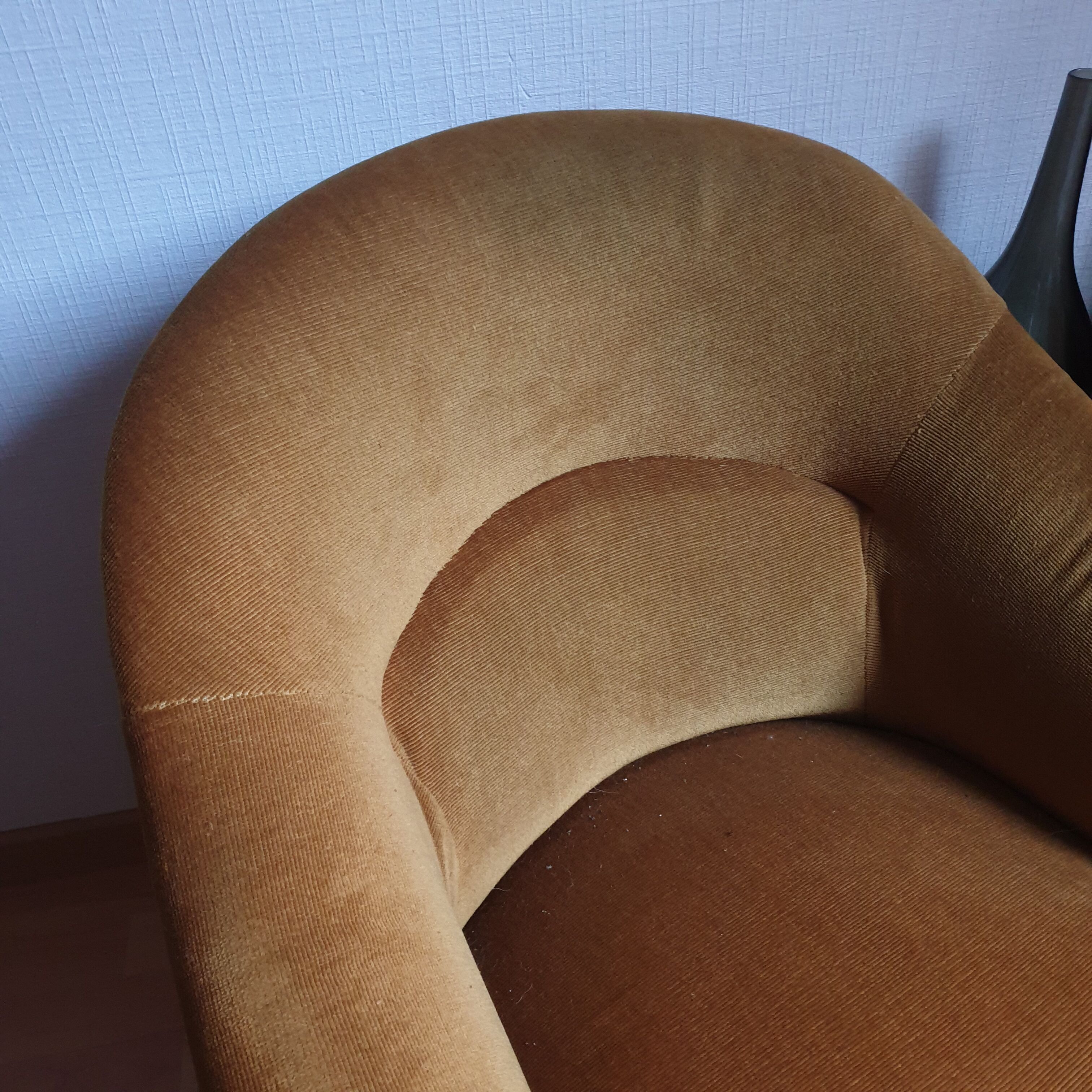 Pair of vintage gold toad armchairs