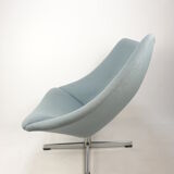 Oyster chair with cross base by Pierre Paulin for Artifort, 1965