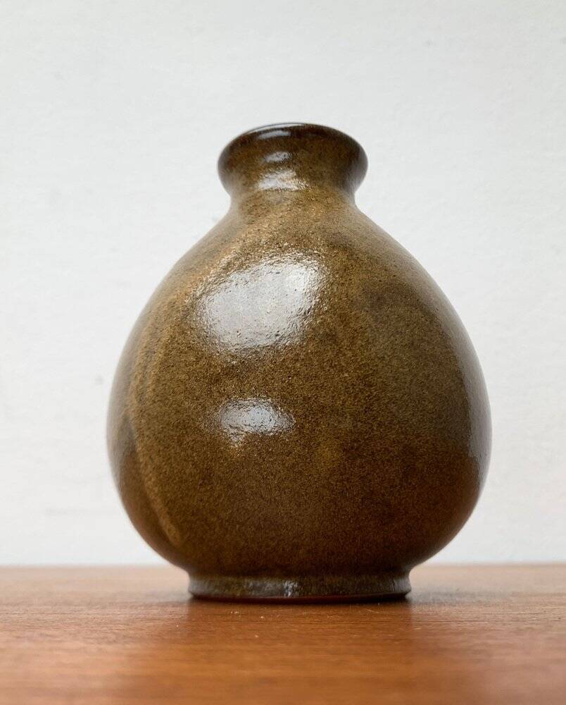 Mid-century German minimalist studio pottery vase by Gudrun Friedrich, Rügen.