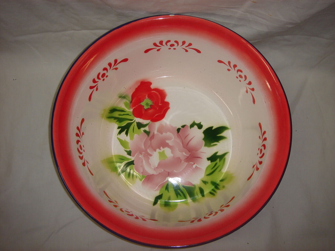 Enamelled sheet metal basin