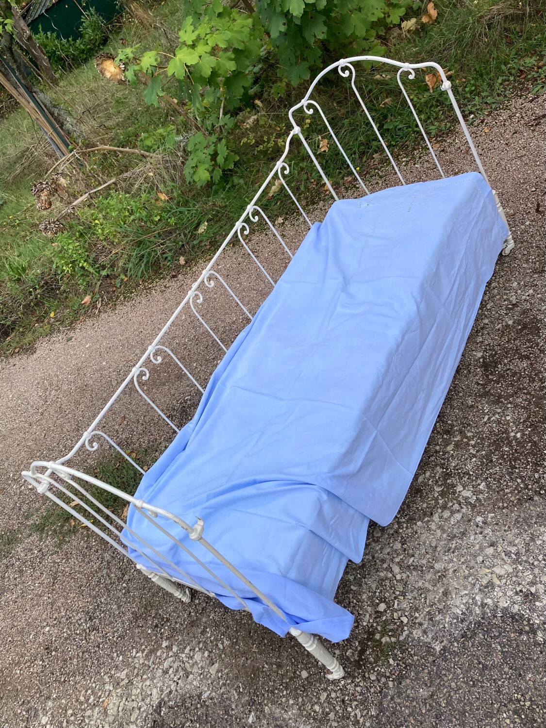 19th century wrought iron baby bed convertible into a bench + wool mattress