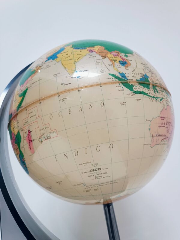 Globe terrestre lumineux par Nova Rico Florence 1969