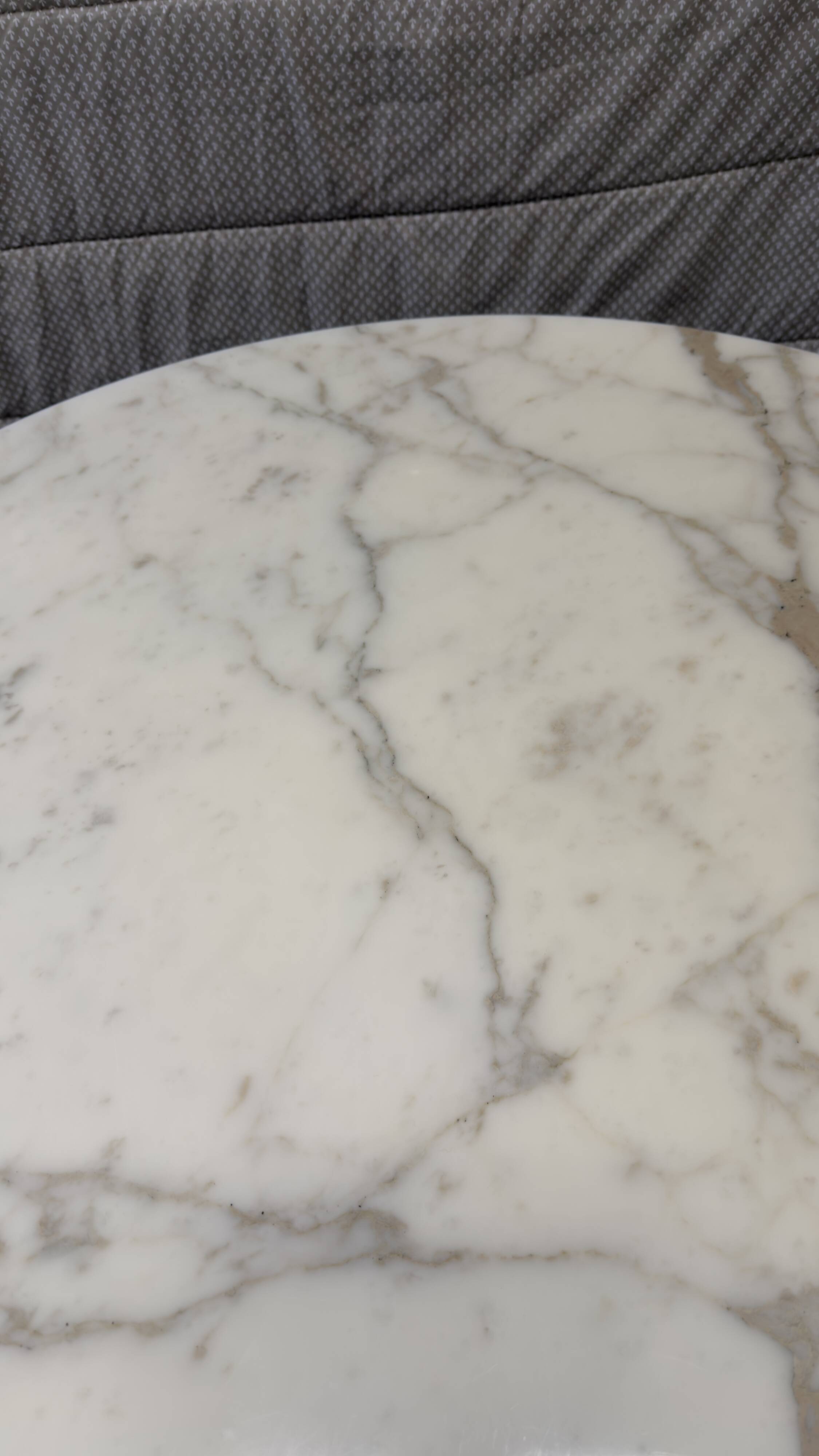 Tulip dining table in marble by Eero Saarinen for Knoll International.