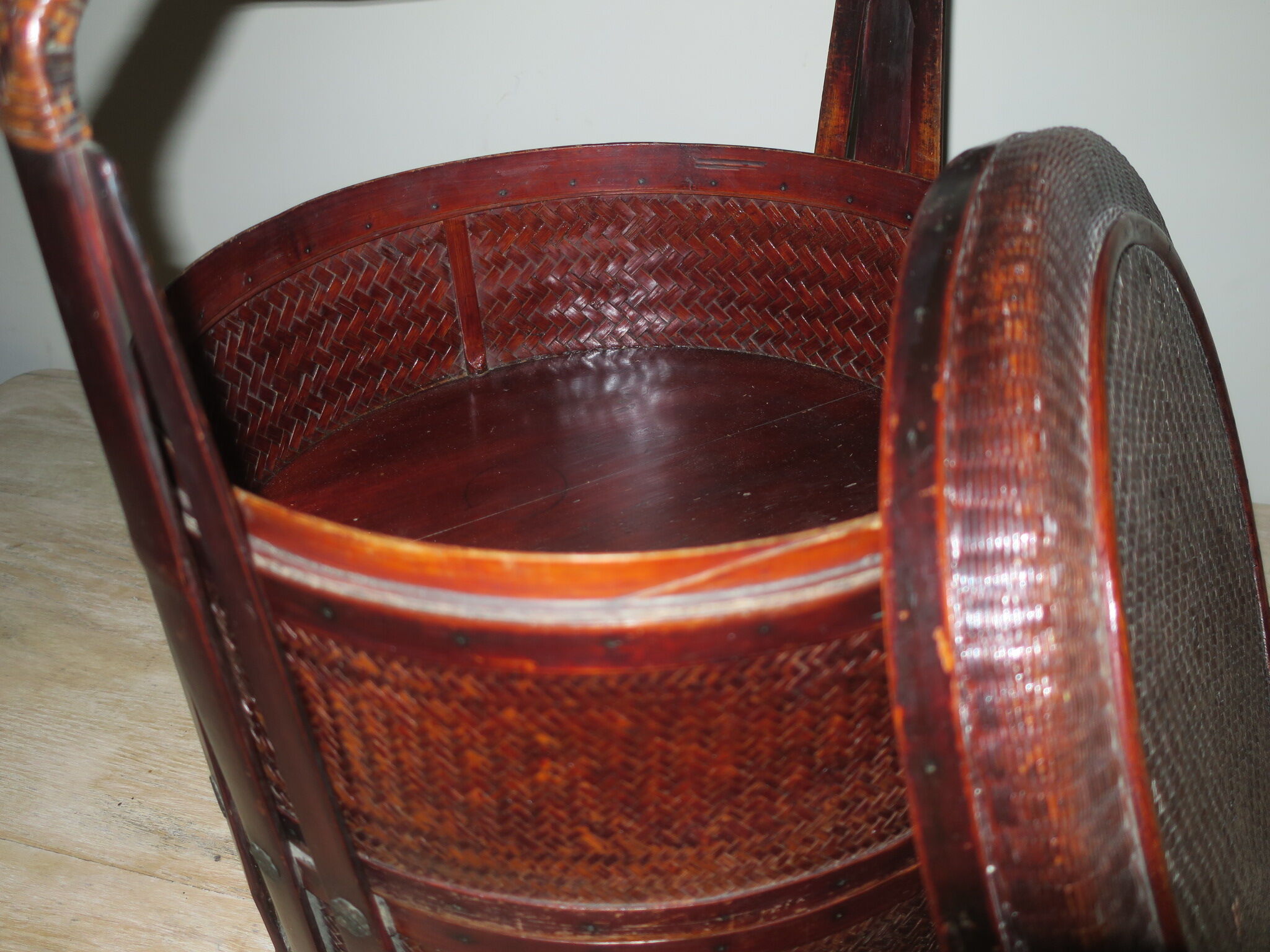 Panier chinois antique en bois et rotin à 3 sections