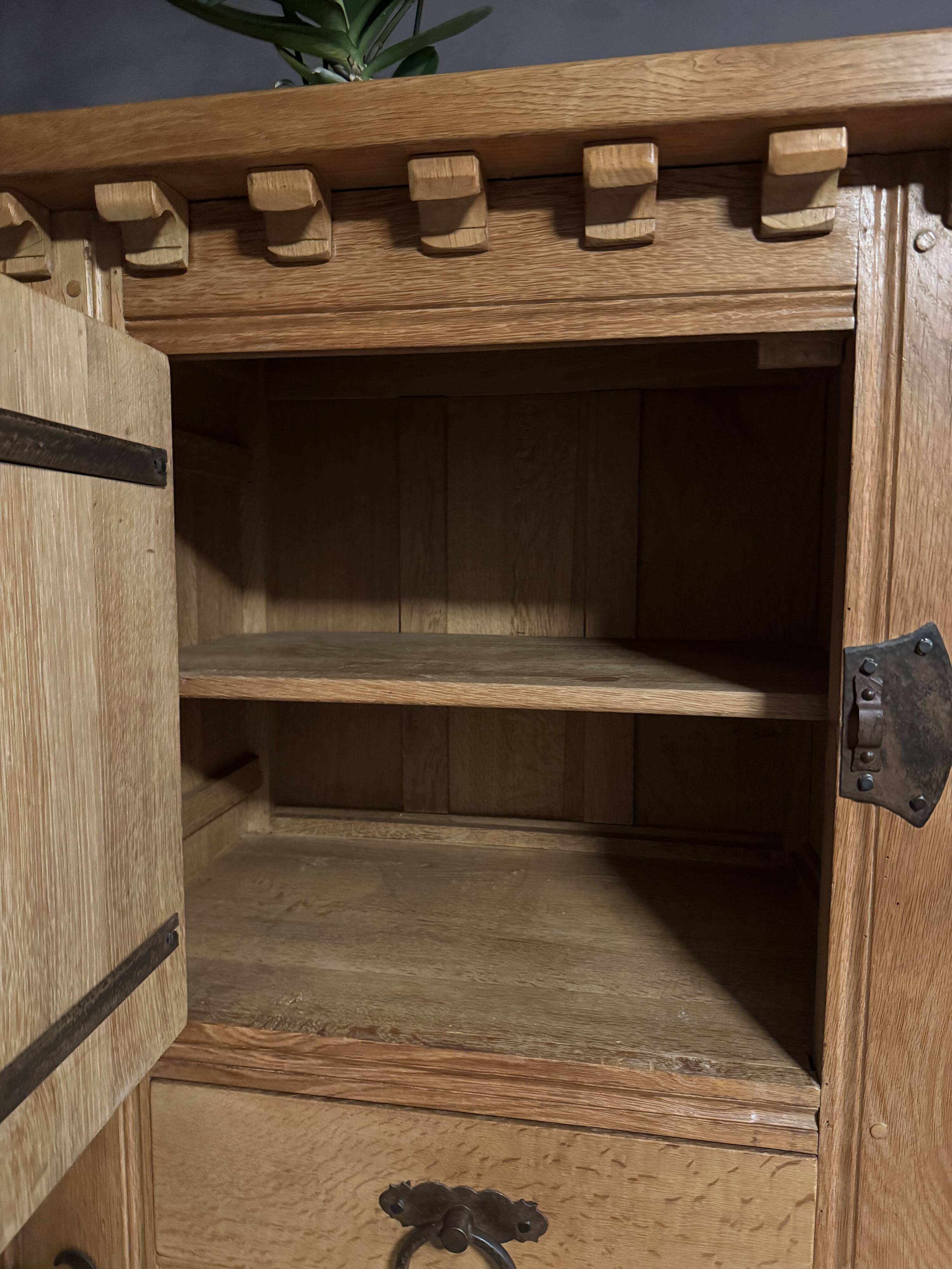 Buffet en chêne massif