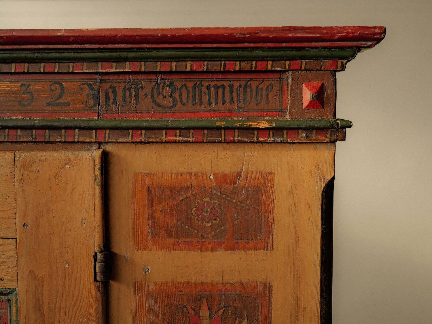 Armoire bavaroise peinte en pin massif – XVIIIᵉ siècle