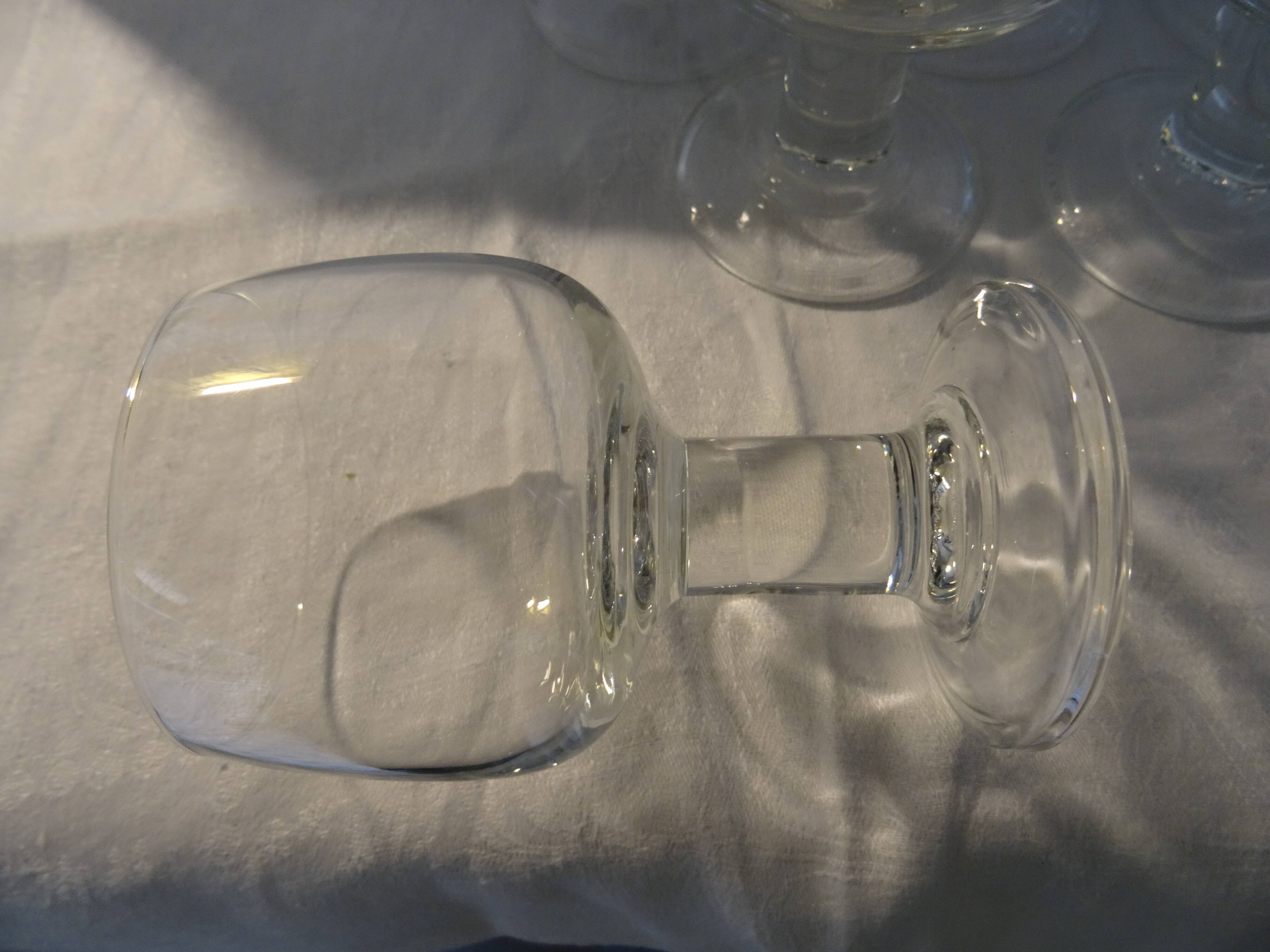 Lot de 9 verres à vin vintage