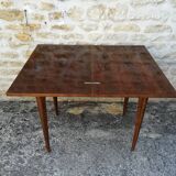 Folding tray table