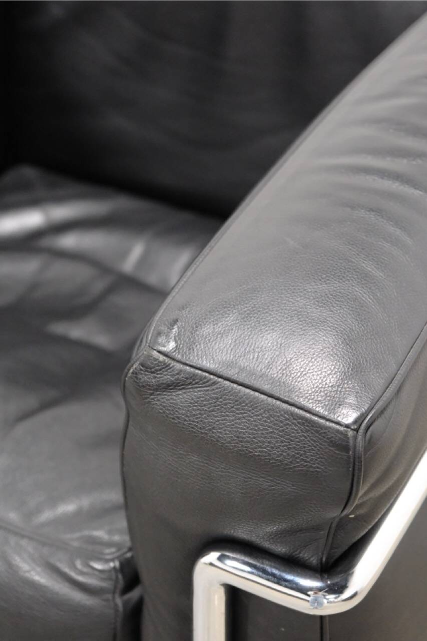 LC2 armchair in black leather – Design Le Corbusier, Pierre Jeanneret & Charlotte Perriand, 60s