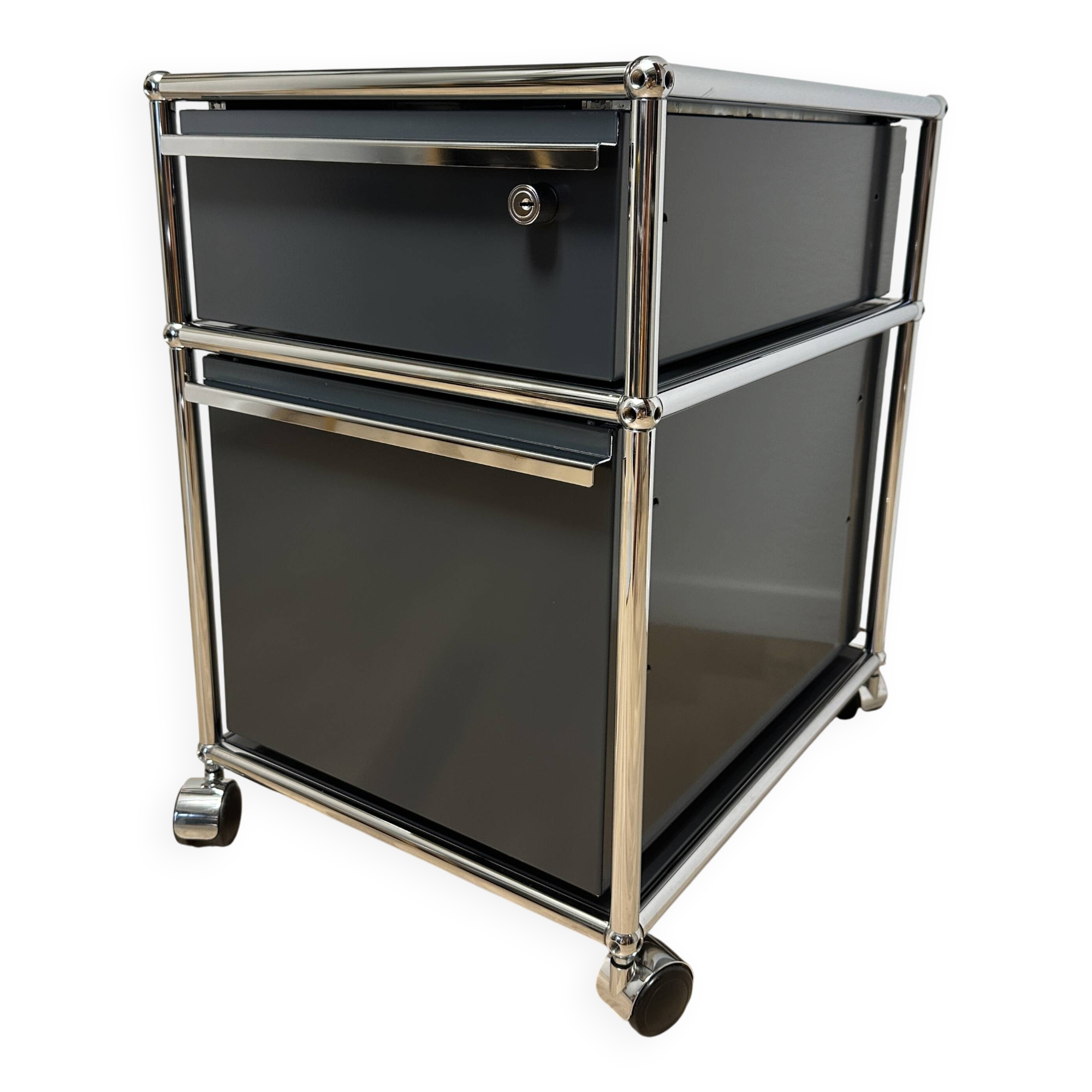 USM Haller wheeled cabinet in Anthracite Grey