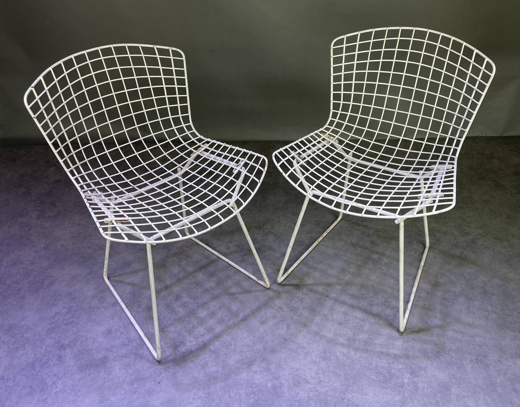 Pair of white lacquered Bertoia chairs