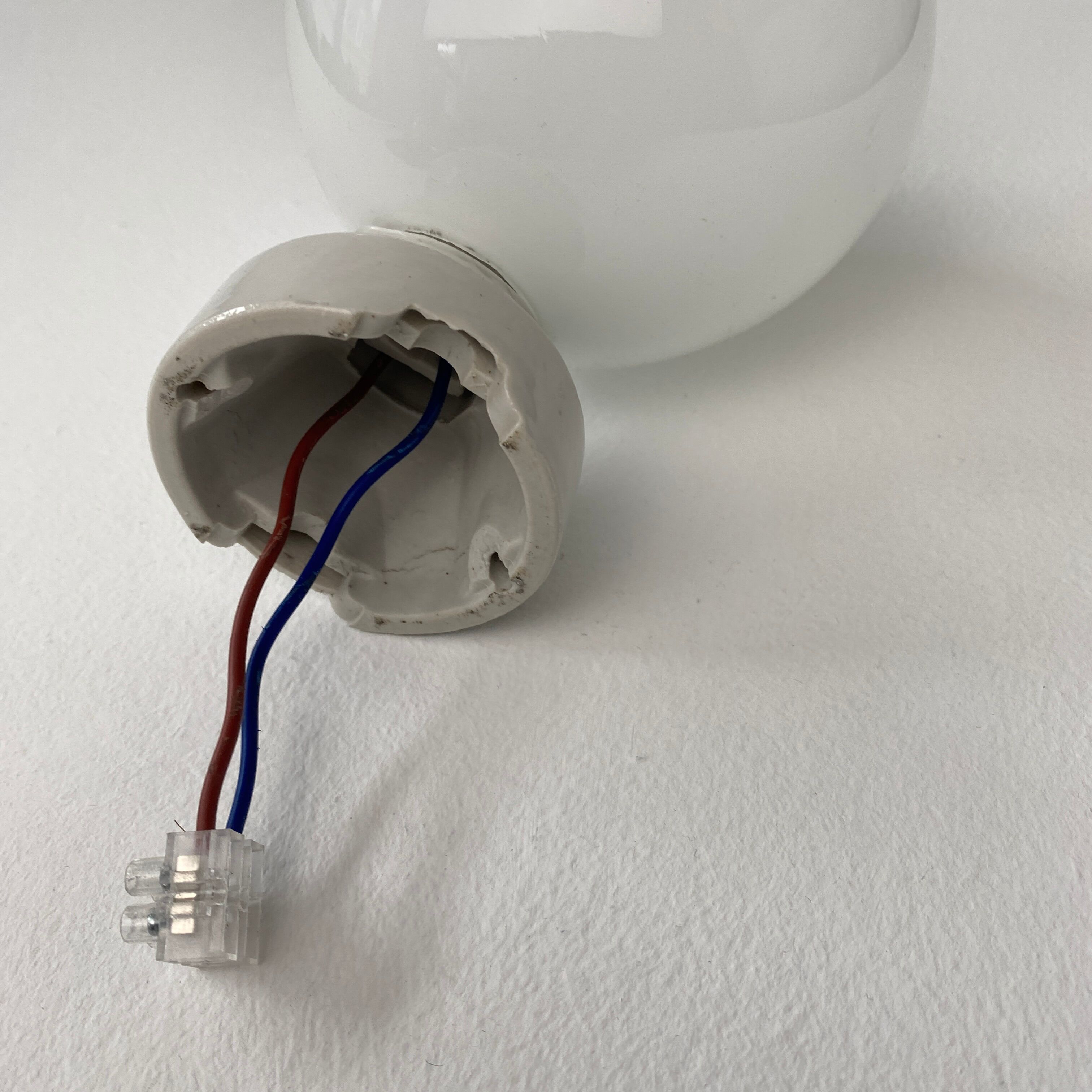 Old inclined wall lamp in opaline and ceramic