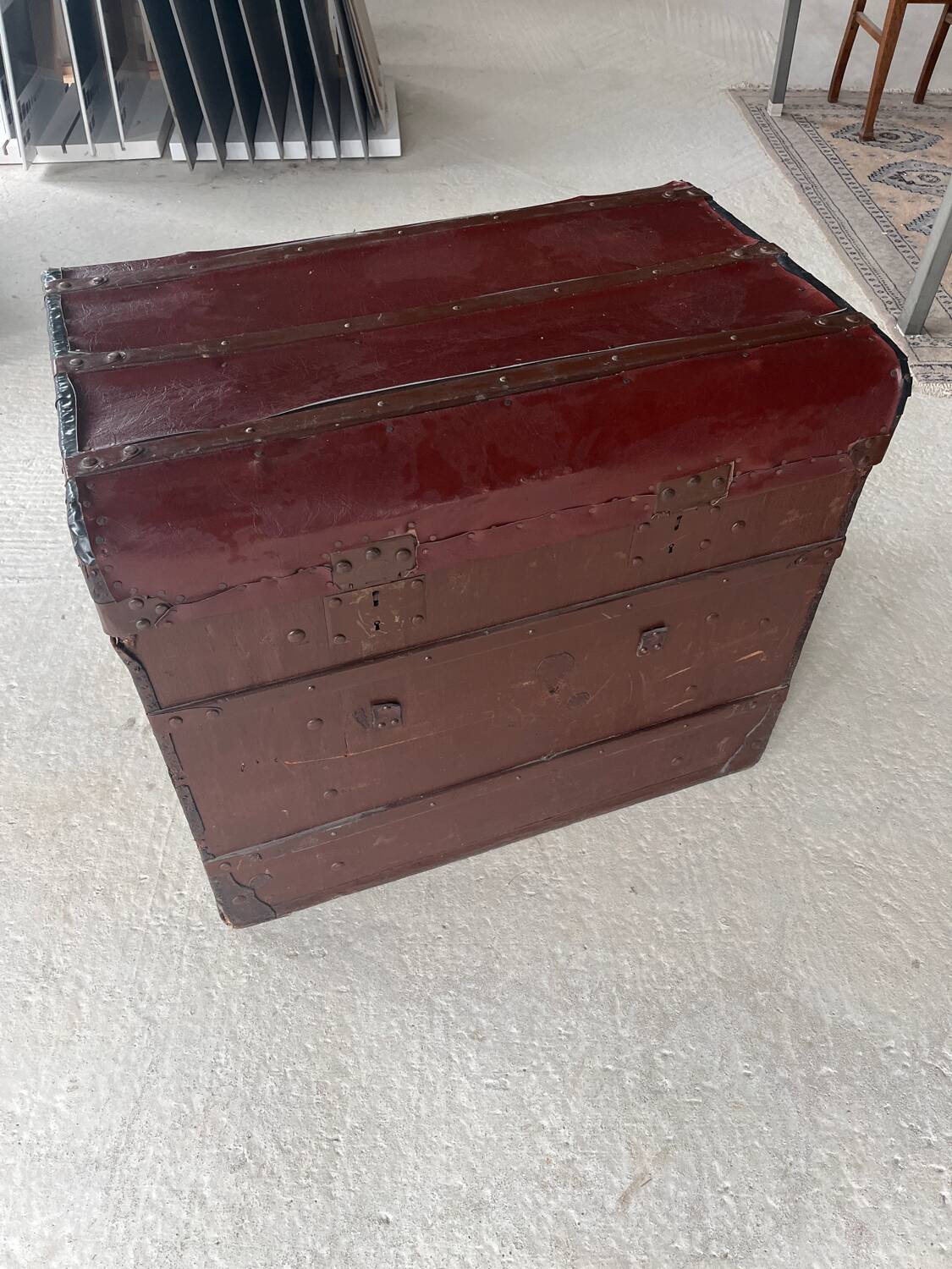 Large vintage “au bon marché Paris” trunk from the 1900s